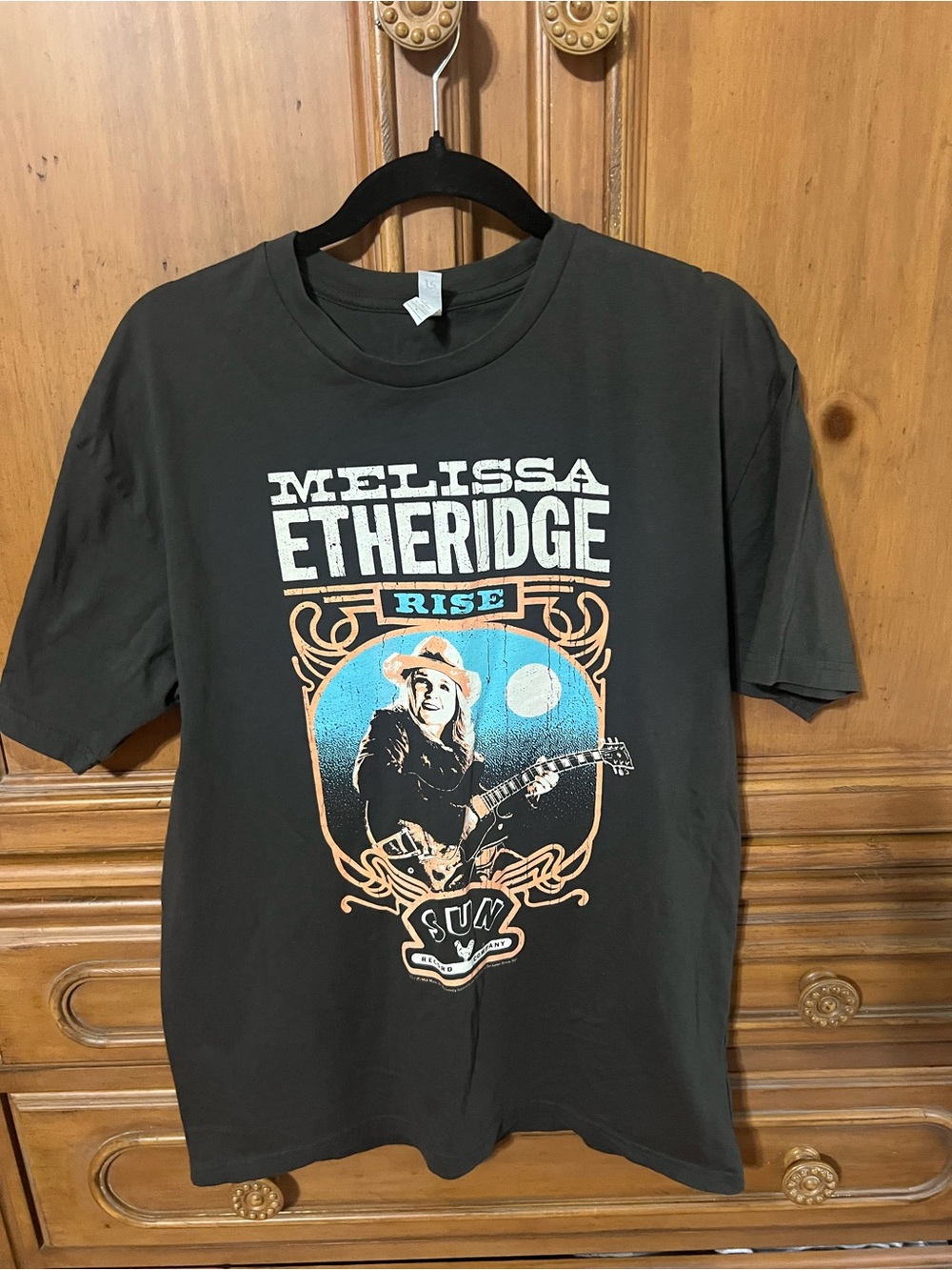 Women’s large Melissa Etheridge Rise Graphic Tee - gray